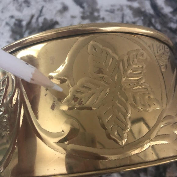 Hosley Laquered Brass Planter 6 1/2” x 3” Embossed Leaf & Vine Design - India - Picture 10 of 13